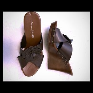 American Eagle AE. Dark Brown Wedge. Size 6.